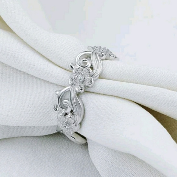 Ladie's size 7 Flower Band - Picture 2 of 2